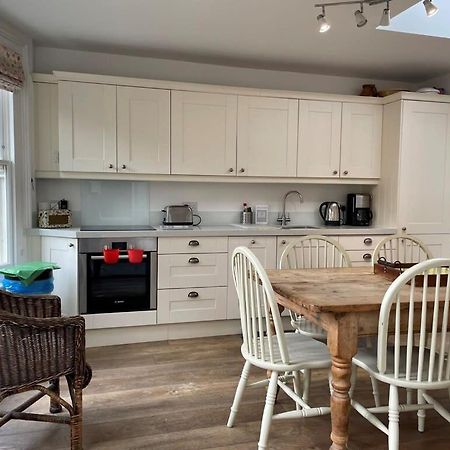Beautiful 3 Bed Basement Flat With Garden Lägenhet Bath Exteriör bild
