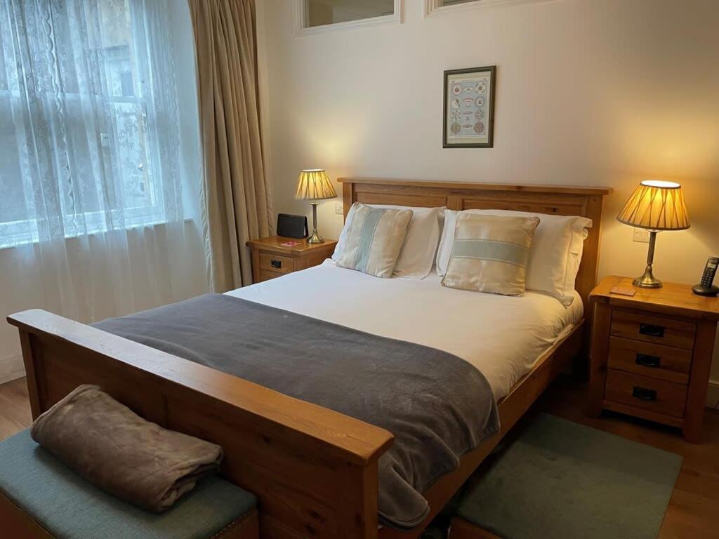 Beautiful 3 Bed Basement Flat With Garden Lägenhet Bath Exteriör bild
