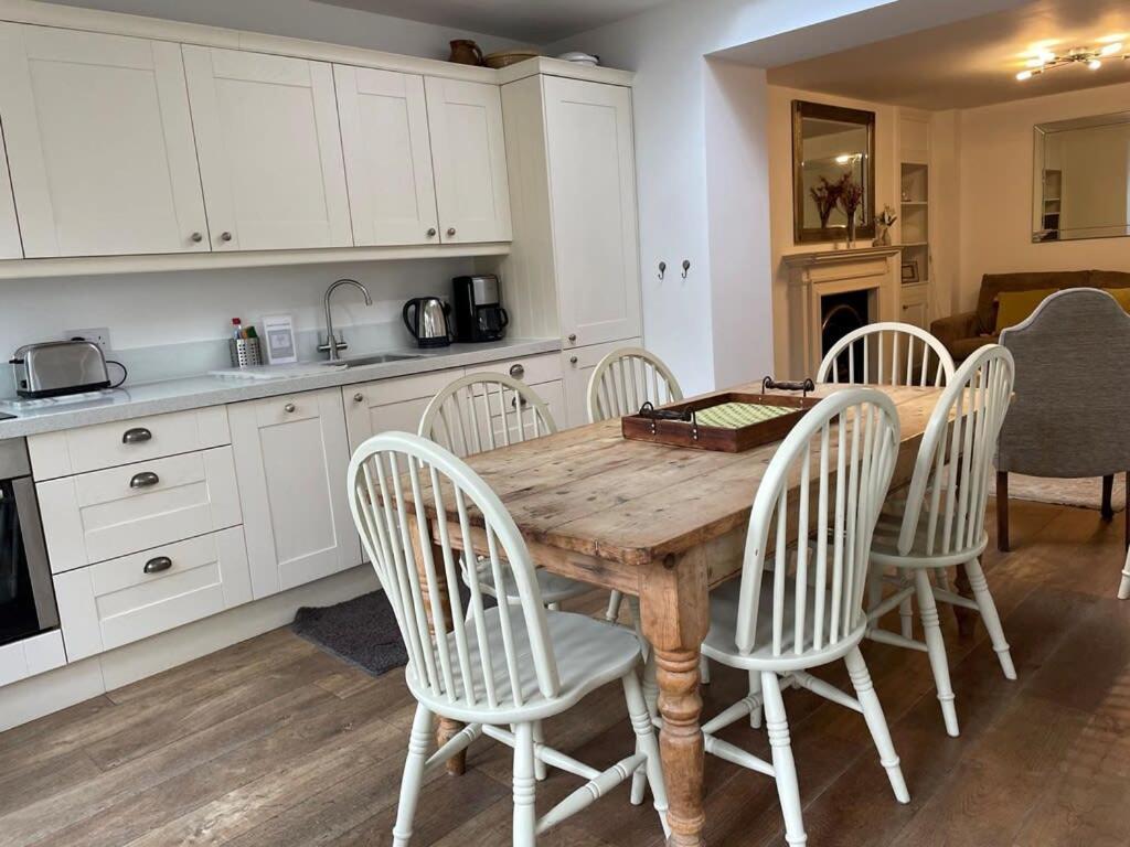 Beautiful 3 Bed Basement Flat With Garden Lägenhet Bath Exteriör bild