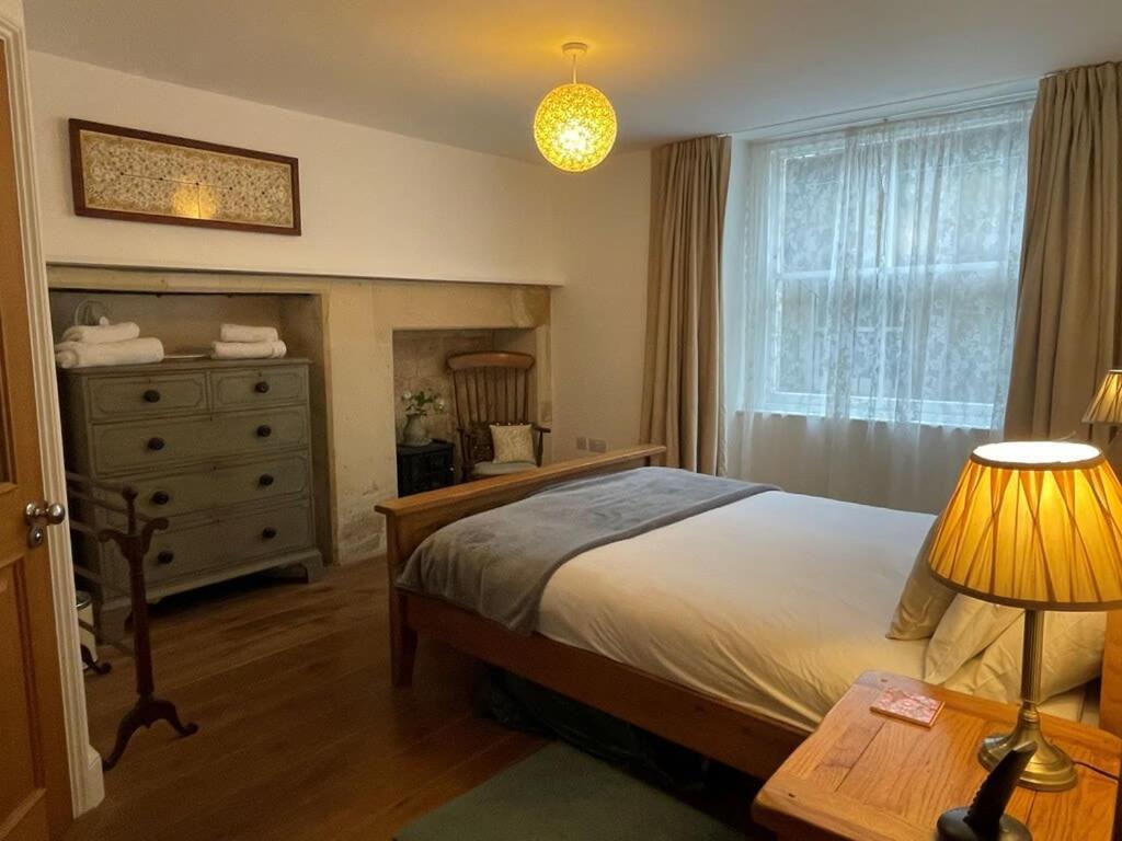 Beautiful 3 Bed Basement Flat With Garden Lägenhet Bath Exteriör bild